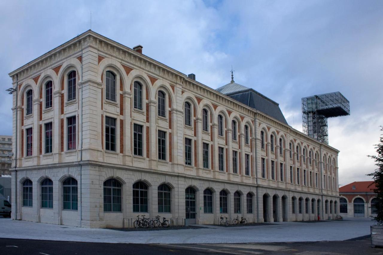 116 Chic & Cosy Grand Appart Moderne 65M2 Hypercentre Wifi Smart Tv Netflix Apartment Saint-Etienne  Exterior photo